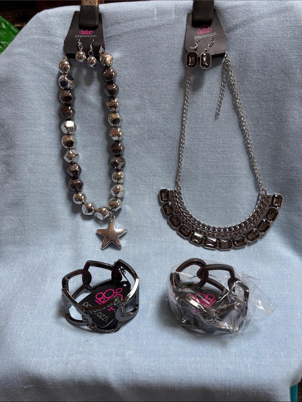 paparazzi Gunmetal Star Pendant & Layered Collar Necklace Set